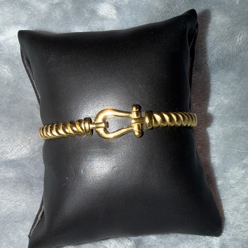Elegant Gold-Toned Women's Bangle